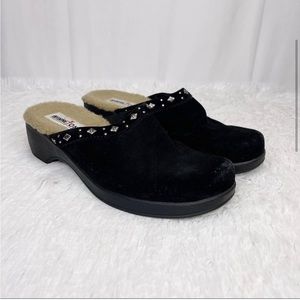 MINNETONKA / black suede leather studded sherpa lined slip on mule clogs / 8